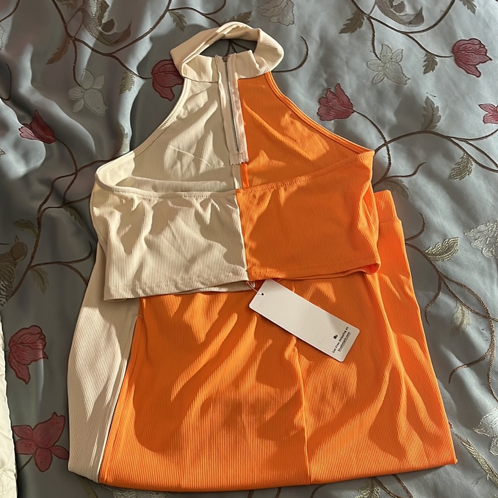 Two piece set - Picture 2 of 2